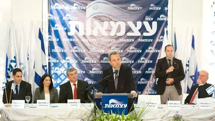 שר הביטחון אהוד ברק בכנס היסוד של סיעת עצמאות, מאי 2011 שר הביטחון אהוד ברק בכנס היסוד של סיעת עצמאות, מאי 2011