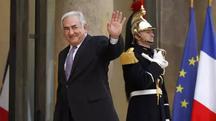 מנהל קרן המטבע הבינלאומית, דומיניק שטראוס-קאהן, מגיע לוועידת הג'י-20, פריז, 18 בפברואר 2011 מנהל קרן המטבע הבינלאומית, דומיניק שטראוס-קאהן, מגיע לוועידת הג'י-20, פריז, 18 בפברואר 2011