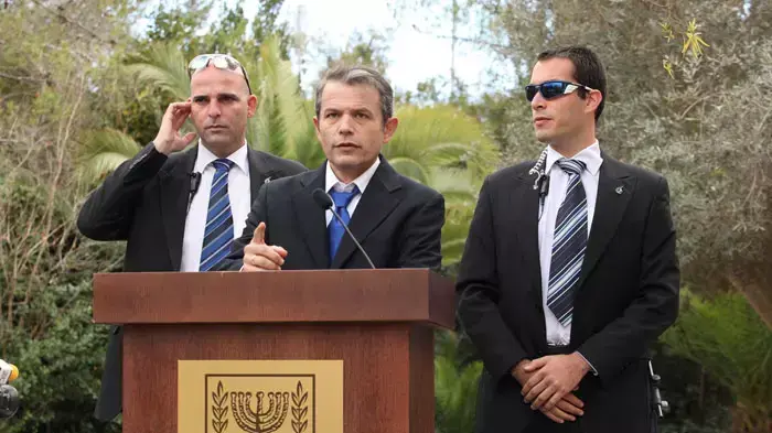 לוחצים עד הסוף על דוושת מורשת רבין. מתוך "ילדי ראש הממשלה" לוחצים עד הסוף על דוושת מורשת רבין. מתוך "ילדי ראש הממשלה"