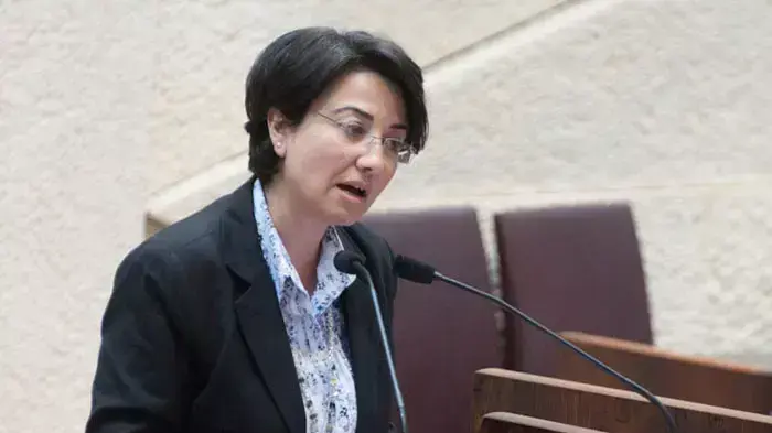 חברת הכנסת חנין זועבי, במליאת פתיחת מושב הקיץ של הכנסת, מאי 2011 חברת הכנסת חנין זועבי, במליאת פתיחת מושב הקיץ של הכנסת, מאי 2011