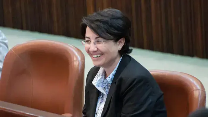 חברת הכנסת חנין זועבי, במליאת פתיחת מושב הקיץ של הכנסת, מאי 2011 חברת הכנסת חנין זועבי, במליאת פתיחת מושב הקיץ של הכנסת, מאי 2011