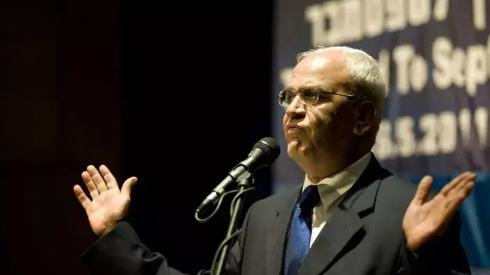ראש צוות המשא ומתן הפלסטיני ד"ר סאיב עריקאת בכנס של ג'נבה על סכויי התהליך המדיני לקראת ספטמבר הקרוב, מאי 2011