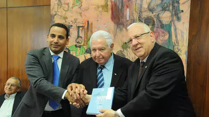 מבקר המדינה מיכה לינדנשטראוס, יושב ראש הכנסת רובי ריבלין ויושב ראש הועדה לענייני ביקורת המדינה יואל חסון במעמד הגשת דו"ח מבקר המדינה, מאי 2011 מבקר המדינה מיכה לינדנשטראוס, יושב ראש הכנסת רובי ריבלין ויושב ראש הועדה לענייני ביקורת המדינה יואל חסון במעמד הגשת דו"ח מבקר המדינה, מאי 2011