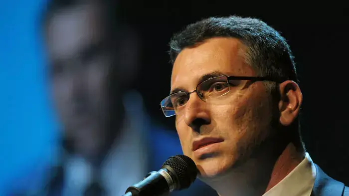 פגיעה בשווי של שני מיליון שקלים. גדעון סער פגיעה בשווי של שני מיליון שקלים. גדעון סער