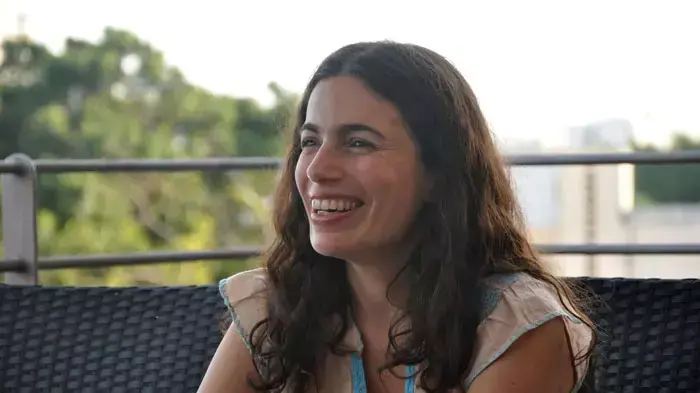 נשמה צעירה וחייכנית. נעים בתל אביב נשמה צעירה וחייכנית. נעים בתל אביב