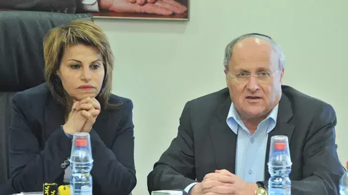 חברת הכנסת דליה איציק וחבר הכנסת זבולון אורלב מארחים קבוצה של יתומים ששני הוריהם נרצחו בפיגועי טרור- השוואת תנאיהם לאלמנות, מאי 2011 חברת הכנסת דליה איציק וחבר הכנסת זבולון אורלב מארחים קבוצה של יתומים ששני הוריהם נרצחו בפיגועי טרור- השוואת תנאיהם לאלמנות, מאי 2011