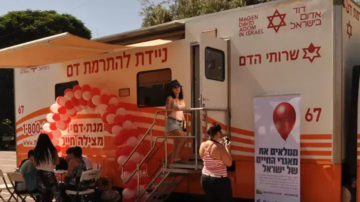 ניידת מגן דוד אדום במסגרת אירועי יום הצלת חיים ניידת מגן דוד אדום במסגרת אירועי יום הצלת חיים