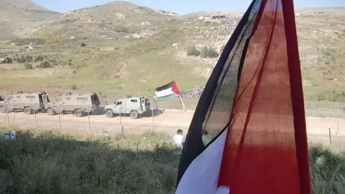 מפגינים סורים בגבול הגדר במג'דל שמס, מאי 2011 מפגינים סורים בגבול הגדר במג'דל שמס, מאי 2011