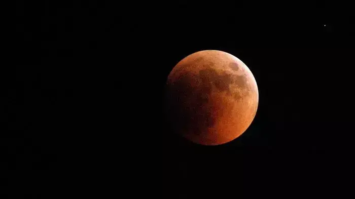 ליקוי ירח נצפה בשמי ישראל, עכו, יוני 2011 ליקוי ירח נצפה בשמי ישראל, עכו, יוני 2011