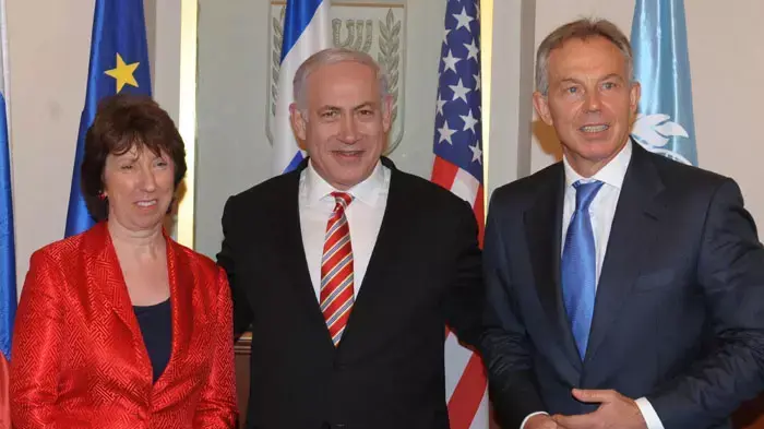 ראש הממשלה בנימין נתניהו עם שרת החוץ של האיחוד האירופי קתרין אשטון וטוני בלייר, יוני 2011 ראש הממשלה בנימין נתניהו עם שרת החוץ של האיחוד האירופי קתרין אשטון וטוני בלייר, יוני 2011
