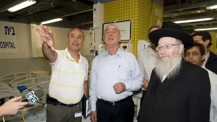 סיור של השר להגנת העורף וסגן שר הבריאות יעקב ליצמן במרכז הרפואי תל אביב על שם סוראסקי במסגרת תרגיל מוכנות העורף נקודת מפנה, יוני 2011 סיור של השר להגנת העורף וסגן שר הבריאות יעקב ליצמן במרכז הרפואי תל אביב על שם סוראסקי במסגרת תרגיל מוכנות העורף נקודת מפנה, יוני 2011