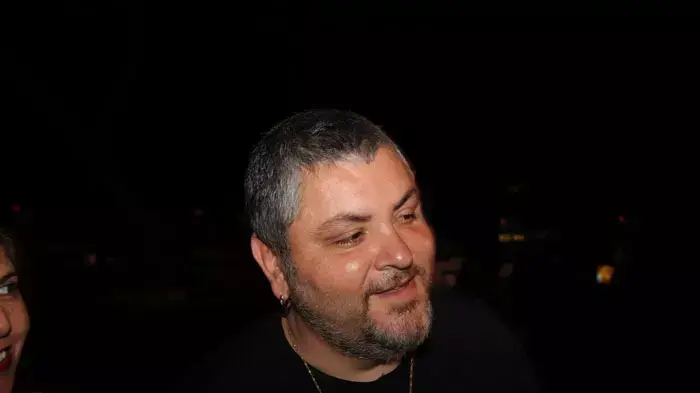 מחבק את כולם. ארקדי דוכין מחבק את כולם. ארקדי דוכין