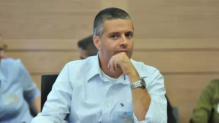 שר התקשורת משה כחלון בדיון על חוק גל"צ בועדת הכלכלה בכנסת, יוני 2011 שר התקשורת משה כחלון בדיון על חוק גל"צ בועדת הכלכלה בכנסת, יוני 2011