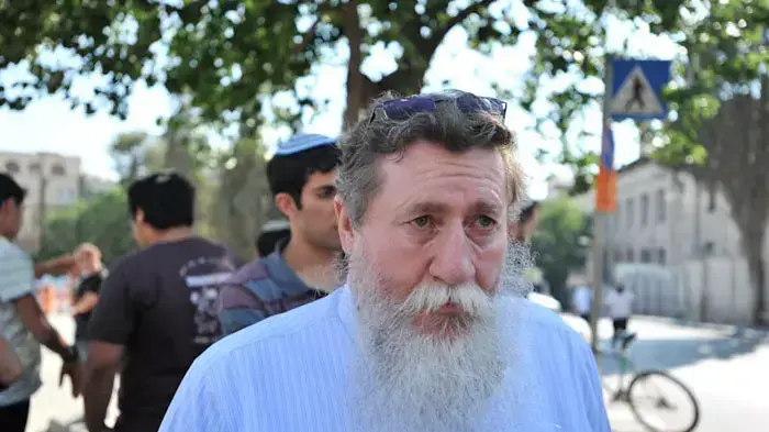 חבר הכנסת יעקב כץ מהאיחוד הלאומי בהפגנה במגרש הרוסים נגד מעצרו של הרב דב ליאור, יוני 2011 חבר הכנסת יעקב כץ מהאיחוד הלאומי בהפגנה במגרש הרוסים נגד מעצרו של הרב דב ליאור, יוני 2011