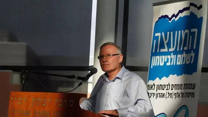 ראש אמ"ן היוצא, האלוף עמוס ידלין, ידון בנושא איומים והזדמנויות בתחום המדיני-ביטחוני במרכז יצחק רבין, תל אביב, יוני 2011 ראש אמ"ן היוצא, האלוף עמוס ידלין, ידון בנושא איומים והזדמנויות בתחום המדיני-ביטחוני במרכז יצחק רבין, תל אביב, יוני 2011