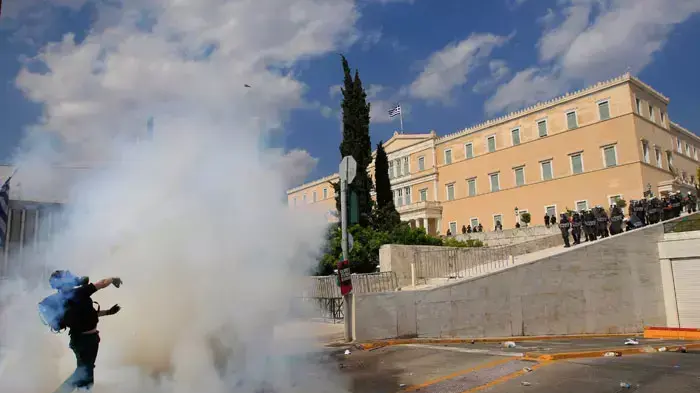 מהומות, התפרעויות וקרבות רחוב לקראת אישור הקיצוצים בפרלמנט, אתונה, יוון, 28-29 ביוני 2011