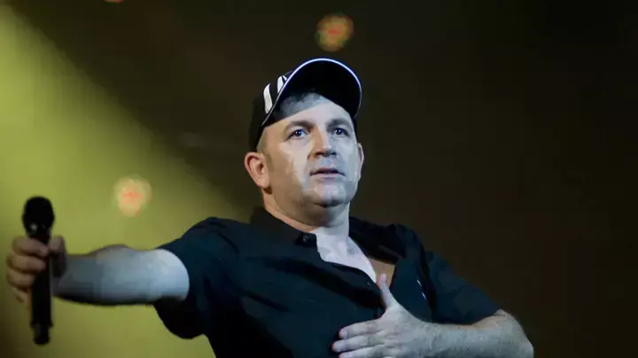 עם יד על הבערך לב, פשוט להקה ענקית. זאב נחמה בקיסריה, אמש עם יד על הבערך לב, פשוט להקה ענקית. זאב נחמה בקיסריה, אמש