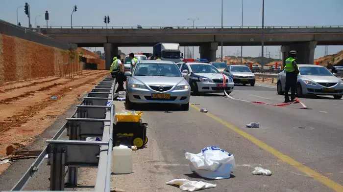 תאונת פגע וברח במחלף יבנה כביש 4, יולי 2011\ תאונת פגע וברח במחלף יבנה כביש 4, יולי 2011\