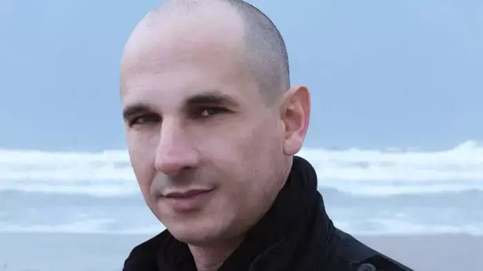 מתעד. מוש בן בסט מתעד. מוש בן בסט