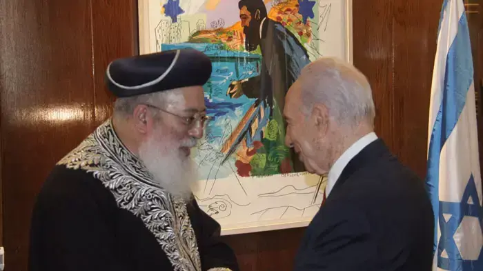 נשיא המדינה שמעון פרס מארח את הרב הראשי לישראל שלמה עמאר במשכנו, יולי 2011 נשיא המדינה שמעון פרס מארח את הרב הראשי לישראל שלמה עמאר במשכנו, יולי 2011