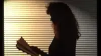 אילוסטרציה אישה קוראת במשרד אילוסטרציה אישה קוראת במשרד