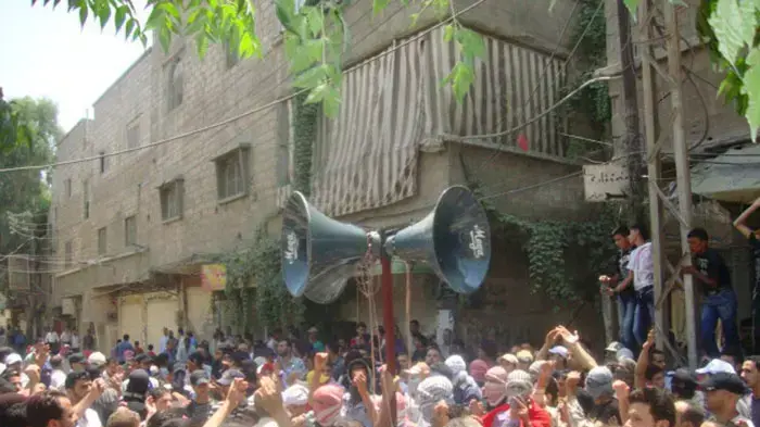 הפגנה נגד שלטונות סוריה, חג'אר אל-אסווד, פרבר של דמשק, 8 ביולי 2011 הפגנה נגד שלטונות סוריה, חג'אר אל-אסווד, פרבר של דמשק, 8 ביולי 2011