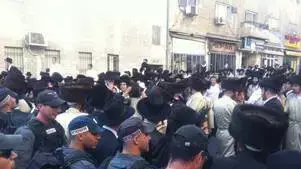 הפגנת חרדים נגד פתיחה בשבת של חניון קרתא, ירושלים הפגנת חרדים נגד פתיחה בשבת של חניון קרתא, ירושלים