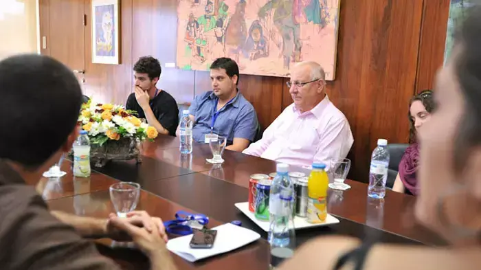 פגישה של המוחאים במחאת הדיור עם רובי ריבלין בלשכתו,יולי 2011 פגישה של המוחאים במחאת הדיור עם רובי ריבלין בלשכתו,יולי 2011