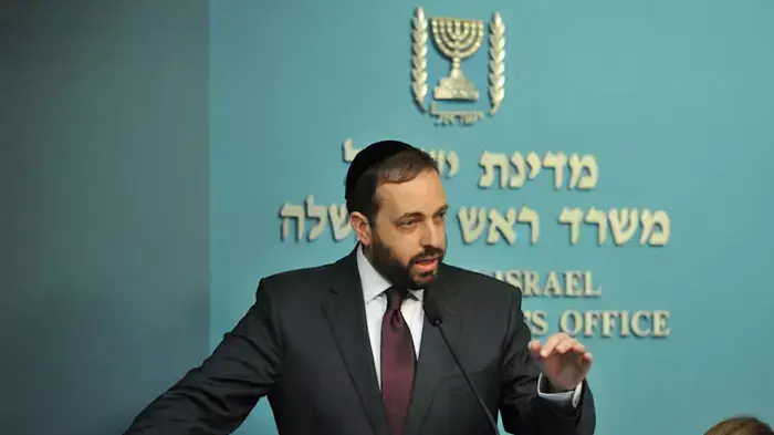 שר הבינוי והשיכון, אריאל אטיאס במסיבת עיתונאים לפתרון הדיור, יולי 2011 שר הבינוי והשיכון, אריאל אטיאס במסיבת עיתונאים לפתרון הדיור, יולי 2011