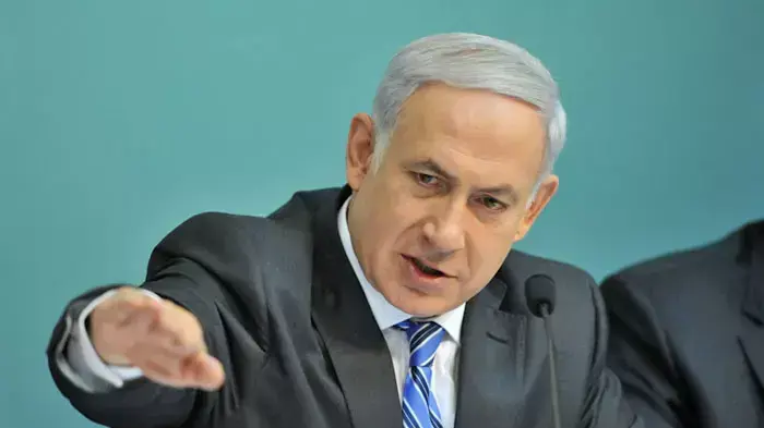 בנימין נתניהו במסיבת עיתונאים על מחאת הדיור, יולי 2011 בנימין נתניהו במסיבת עיתונאים על מחאת הדיור, יולי 2011
