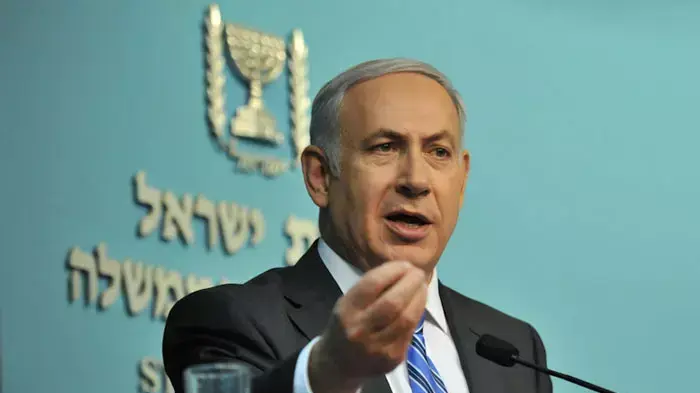 בנימין נתניהו במסיבת עיתונאים על מחאת הדיור, יולי 2011 בנימין נתניהו במסיבת עיתונאים על מחאת הדיור, יולי 2011