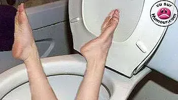 רגליים באסלה רגליים באסלה
