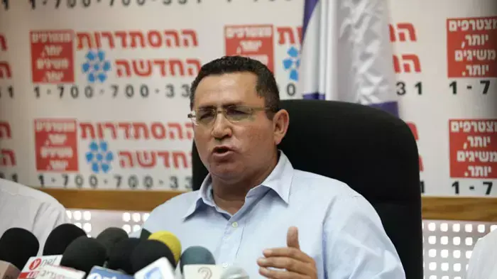 עופר עיני במסיבת עיתונאים על מחאת הדיור, יולי 2011 עופר עיני במסיבת עיתונאים על מחאת הדיור, יולי 2011