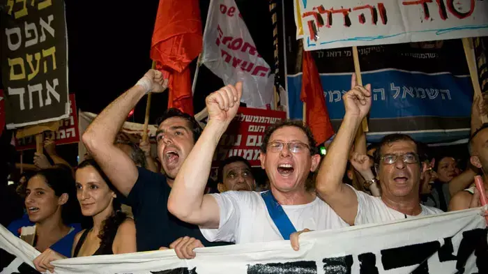 עצרת מחאת הדיור בתל אביב רחבת המוזיאון, יולי 2011 עצרת מחאת הדיור בתל אביב רחבת המוזיאון, יולי 2011
