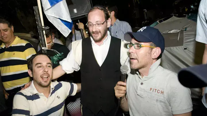 שרים, אבל לא מנגנים. ישי לפידות שרים, אבל לא מנגנים. ישי לפידות