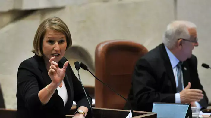 יושבת ראש האופוזיציה ציפי לבני בדיון 40 החתימות, אוגוסט 2011 יושבת ראש האופוזיציה ציפי לבני בדיון 40 החתימות, אוגוסט 2011