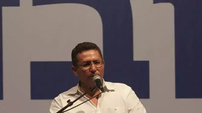 יושב ראש ההסתדרות עופר עיני בעצרת של ההסתדרות לקראת הצטרפותם למאבק נגד יוקר המחיה, אוגוסט 2011 יושב ראש ההסתדרות עופר עיני בעצרת של ההסתדרות לקראת הצטרפותם למאבק נגד יוקר המחיה, אוגוסט 2011