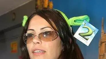 זוארץ. אי אפשר להתאפק ולא לכתוב "זו". זוארץ. אי אפשר להתאפק ולא לכתוב "זו".