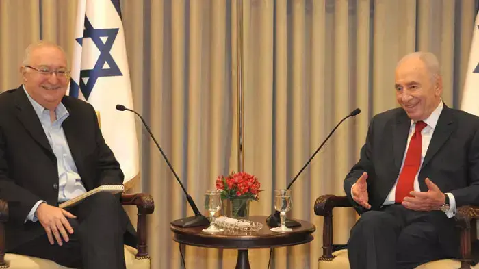 נשיא המדינה שמעון פרס נפגש עם צוות המומחים שיעסוק בדיאלוג עם ראשי המחאה בראשות פרופסור מנואל טרכטנברג, אוגוסט 2011 נשיא המדינה שמעון פרס נפגש עם צוות המומחים שיעסוק בדיאלוג עם ראשי המחאה בראשות פרופסור מנואל טרכטנברג, אוגוסט 2011