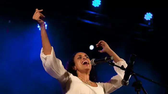 אחינועם ניני בעצרת מחאה על יוקר המחייה בבאר שבע, אוגוסט 2011 אחינועם ניני בעצרת מחאה על יוקר המחייה בבאר שבע, אוגוסט 2011