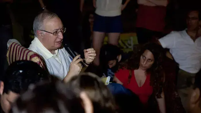 מנואל טרכטנברג מבקר במאהל בכיכר המדינה מנואל טרכטנברג מבקר במאהל בכיכר המדינה