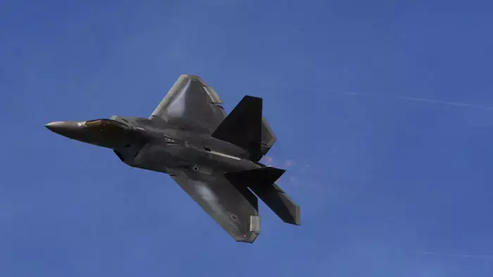 מטוס קרב אמריקאי מדגם F-22 בתצוגה בבריטניה, 2010 מטוס קרב אמריקאי מדגם F-22 בתצוגה בבריטניה, 2010