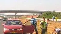 החובשת לאחר שהוטחה מרכבה בתאונה בחוצה ישראל (ערוץ 10) החובשת לאחר שהוטחה מרכבה בתאונה בחוצה ישראל (ערוץ 10)