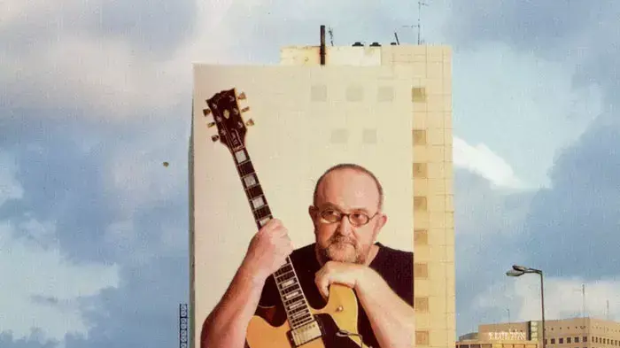 ממשיך לכסות היטב. אפרים שמיר