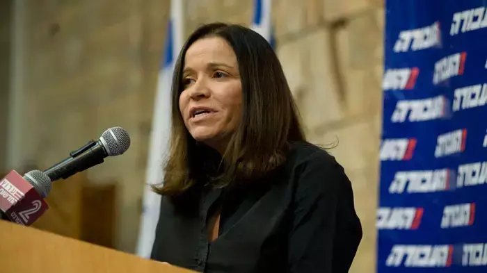 שלי יחימוביץ בכינוס של מתמודדים הפריימריז במפלגת העבודה בכנס של המפלגה, אוגוסט 2011 שלי יחימוביץ בכינוס של מתמודדים הפריימריז במפלגת העבודה בכנס של המפלגה, אוגוסט 2011