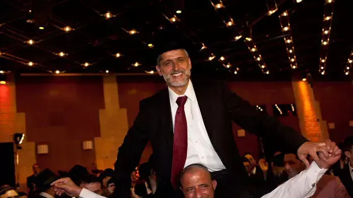 אלי ישי בחותנת ביתו בבנייני האומה, ירושלים, אוגוסט 2011 אלי ישי בחותנת ביתו בבנייני האומה, ירושלים, אוגוסט 2011