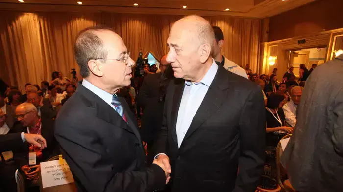 משנה לראש הממשלה סילבן שלום, וראש הממשלה לשעבר אהוד אולמרט נואמים בערב הפתיחה של הוועידה לשת"פ אזורי, אוגוסט 2011 משנה לראש הממשלה סילבן שלום, וראש הממשלה לשעבר אהוד אולמרט נואמים בערב הפתיחה של הוועידה לשת"פ אזורי, אוגוסט 2011
