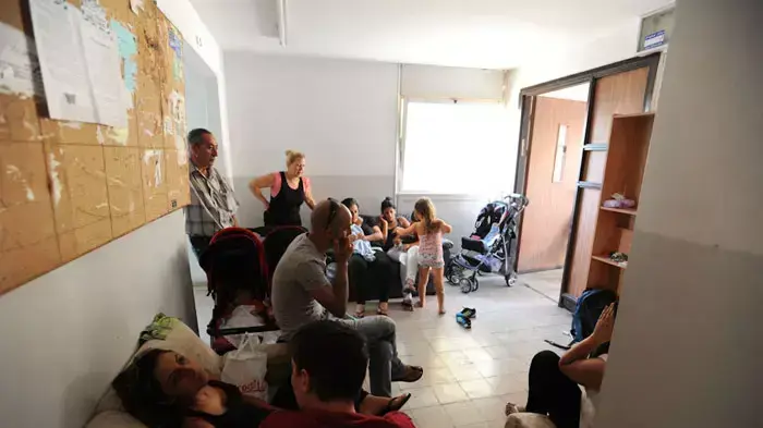 35 משפחות פלשו לבניין נטוש של מעונות סטודנטים בירושלים, אוגוסט 2011 35 משפחות פלשו לבניין נטוש של מעונות סטודנטים בירושלים, אוגוסט 2011