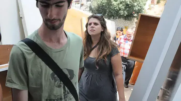 דפני ליף בביקור בבניין נטוש ברחוב שטרן בירושלים אליו נכנסו פעילי מאבק מחאת האוהלים, ספטמבר 2011 דפני ליף בביקור בבניין נטוש ברחוב שטרן בירושלים אליו נכנסו פעילי מאבק מחאת האוהלים, ספטמבר 2011