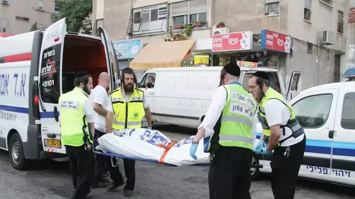 אדם בן 40 חנק את אימו למוות בחיפה, אוגוסט 2011 אדם בן 40 חנק את אימו למוות בחיפה, אוגוסט 2011